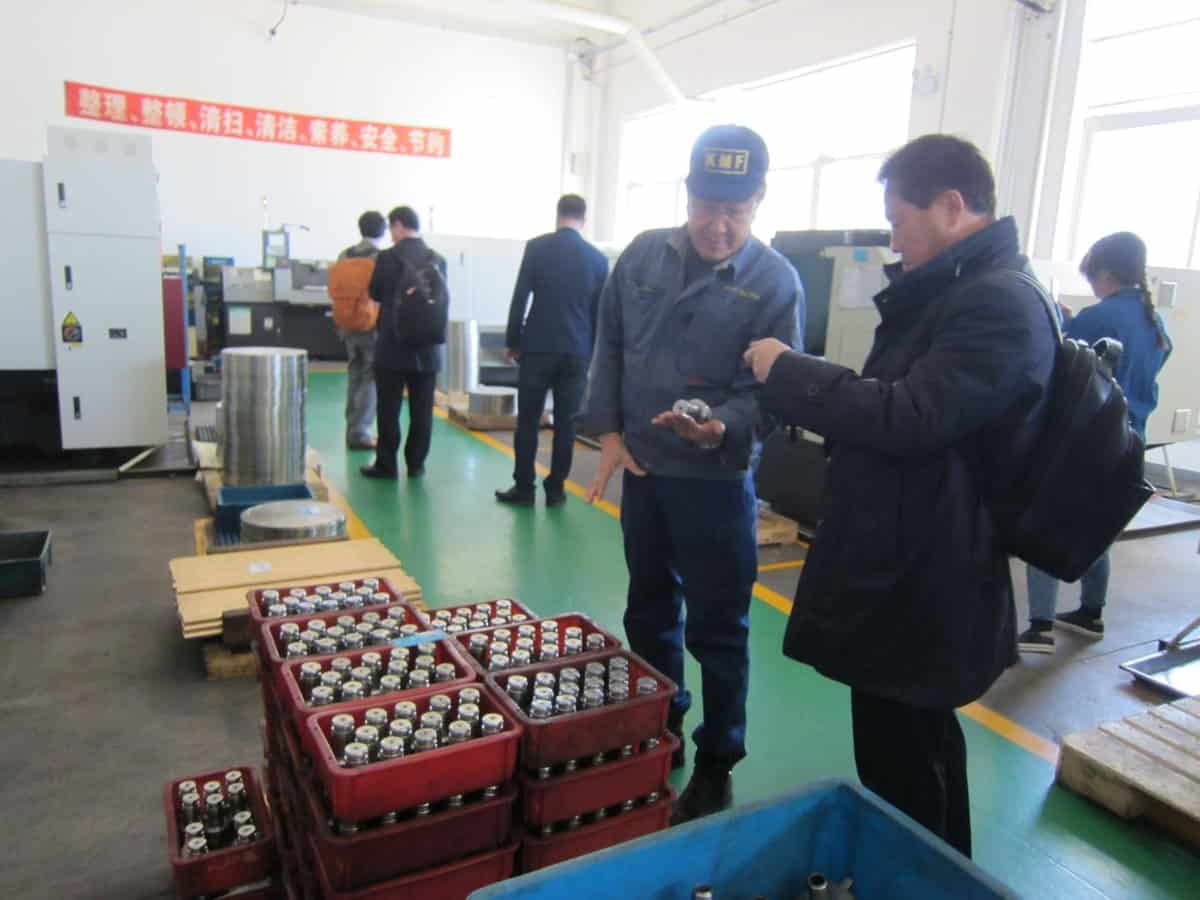 Image of a machining factory shop: Japan clients came to visit our machining shop"