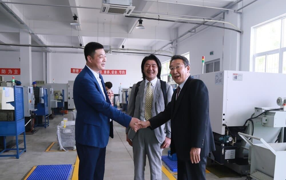 Image of a machining factory: " Japan clients came to visit our machining shop"
